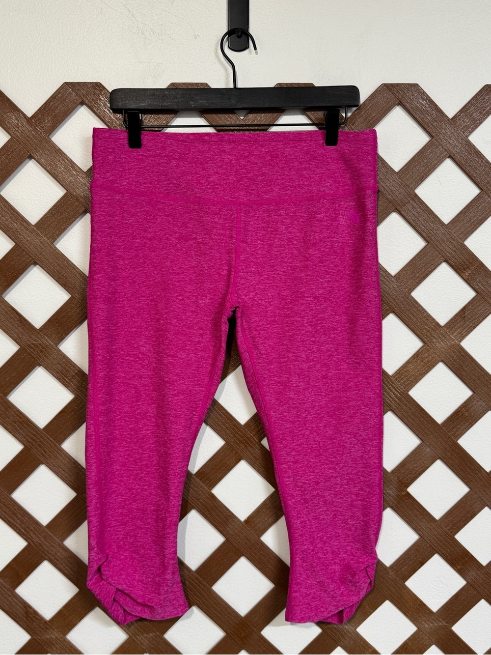 WAP110 {The North Face} Neon Pink Ruched Sides Capri Yoga Leggings Pants